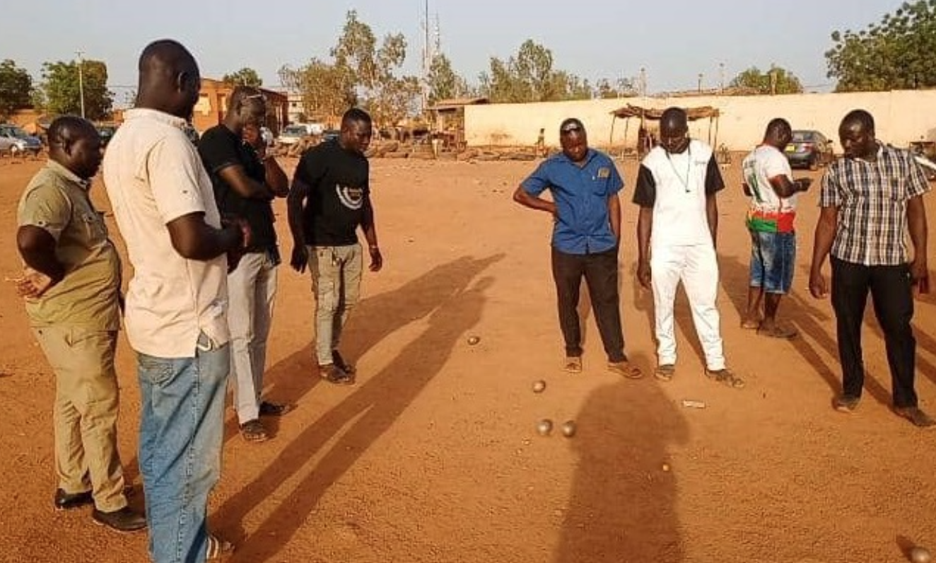 Pétanque : Une activité qui rassemble chaque jour, Abdoul Dramane Zoungrana et ses camarades à Saaba
