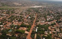 Trois diplomates français se voient interdits de séjour au Burkina Faso, étant déclarés «persona non grata» en raison de leurs «activités subversives».